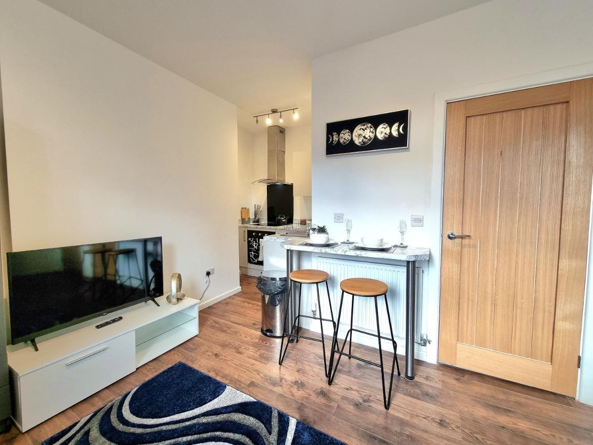Apartment Modern Apt Near Train Station And Ideal For Long Stays